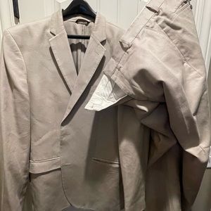 Banana Republic Men’s Tan Suit - 46L Jacket - 35/32 Pants